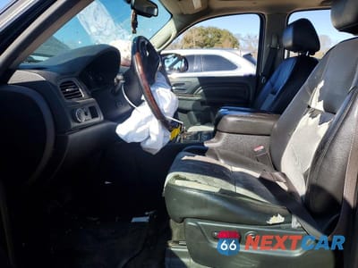 Zdjęcie 7 z 13 samochodu: 2014 GMC YUKON XL DENALI VIN:1GKS1MEF9ER243789 - miniatura