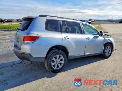 Trzecie zdjęcie samochodu z tyłu: 2011 TOYOTA HIGHLANDER SE VIN:5TDBK3EH7BS076267 - miniatura