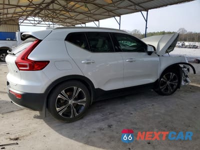 Trzecie zdjęcie samochodu z tyłu: 2022 VOLVO XC40 T5 INSCRIPTION VIN:YV4162UL0N2653729 - miniatura