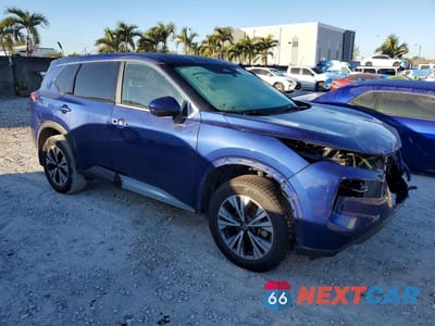 Czwarte zdjęcie samochodu z boku: 2021 NISSAN ROGUE SV VIN:5N1AT3BA8MC711609 - miniatura