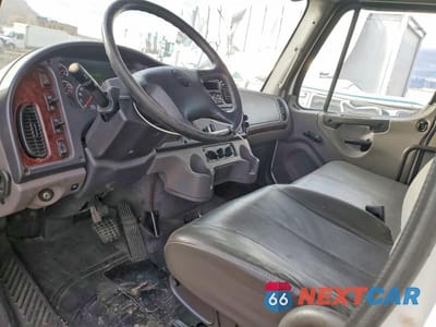 Zdjęcie 8 z 12 samochodu: 2019 FREIGHTLINER M2 106 MED - SEMI TRUCK VIN:3ALACWFC3KDKB8914 - miniatura
