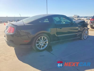 Trzecie zdjęcie samochodu z tyłu: 2010 FORD MUSTANG VIN:1ZVBP8AN1A5166090 - miniatura