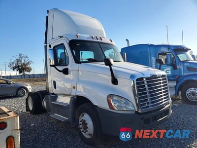 2016 FREIGHTLINER CASCADIA 125 SEMI TRUCK 1FUBGEDV9GLHC5667 - główne zdjęcie licytacji z USA - miniatura