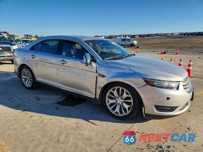 Czwarte zdjęcie samochodu z boku: 2018 FORD TAURUS LIMITED VIN:1FAHP2F83JG116069 - miniatura