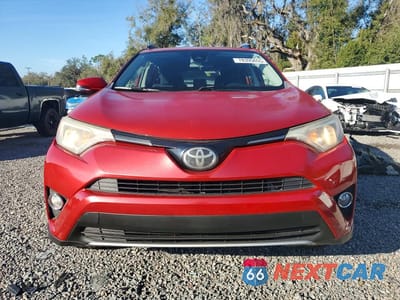 Piąte zdjęcie samochodu w środku: 2017 TOYOTA RAV4 XLE VIN:JTMWFREV9HJ119365 - miniatura