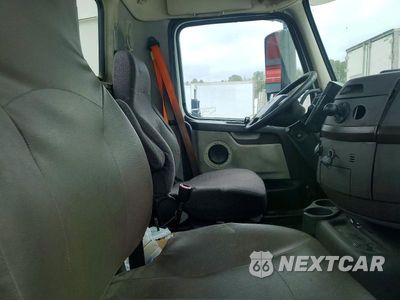 Zdjęcie 6 z 10 samochodu: 2017 VOLVO VNL SEMI TRUCK VIN:4V4N39TGXHN988031 - miniatura