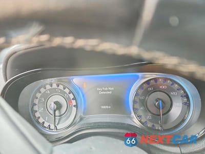 Zdjęcie 9 z 11 samochodu: 2015 CHRYSLER 300 S VIN:2C3CCABG6FH921622 - miniatura