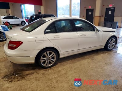 Trzecie zdjęcie samochodu z tyłu: 2013 MERCEDES-BENZ C 300 4MATIC VIN:WDDGF8AB9DA817324 - miniatura