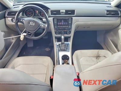 Zdjęcie 8 z 13 samochodu: 2019 VOLKSWAGEN PASSAT WOLFSBURG VIN:1VWLA7A30KC002387 - miniatura