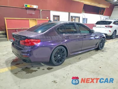 Trzecie zdjęcie samochodu z tyłu: 2018 BMW M550XI VIN:WBAJB9C5XJG464283 - miniatura