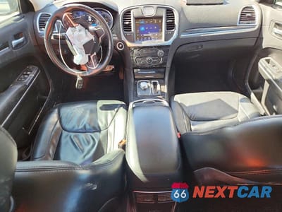 Zdjęcie 8 z 12 samochodu: 2016 CHRYSLER 300 LIMITED VIN:2C3CCAAG1GH190620 - miniatura