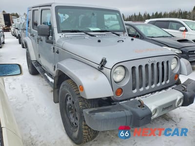Czwarte zdjęcie samochodu z boku: 2013 JEEP WRANGLER UNLIMITED SAHARA VIN:1C4BJWEG2DL537052 - miniatura
