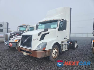 Drugie zdjęcie samochodu z przodu: 2018 VOLVO VNL SEMI TRUCK VIN:4V4N39EH7JN987933 - miniatura
