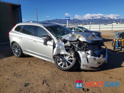 Czwarte zdjęcie samochodu z boku: 2017 VOLVO XC60 T6 INSCRIPTION VIN:YV449MRU0H2060622 - miniatura