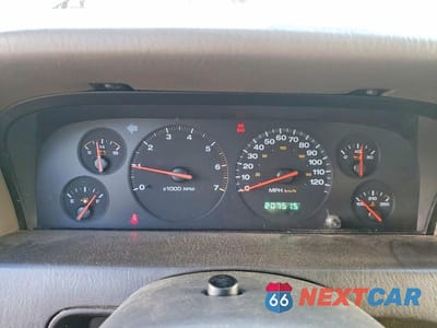 Zdjęcie 9 z 13 samochodu: 2001 JEEP GRAND CHEROKEE LAREDO VIN:1J4GW48NX1C531656 - miniatura