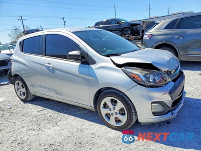 Czwarte zdjęcie samochodu z boku: 2020 CHEVROLET SPARK LS VIN:KL8CB6SA5LC459035 - miniatura