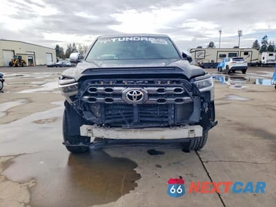 Piąte zdjęcie samochodu w środku: 2024 TOYOTA TUNDRA CREWMAX PLATINUM VIN:5TFNA5ECXRX022398 - miniatura