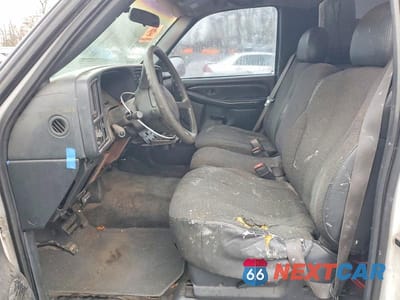 Zdjęcie 10 z 11 samochodu: 2000 CHEVROLET SILVERADO VIN:1GCEC14W5YE304960 - miniatura