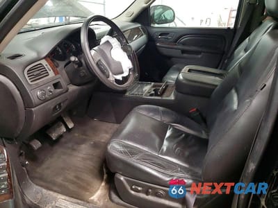 Zdjęcie 7 z 11 samochodu: 2011 GMC YUKON DENALI VIN:1GKS2EEF7BR362259 - miniatura