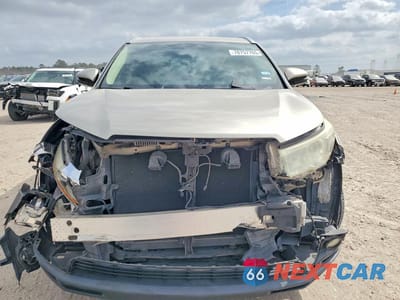 Piąte zdjęcie samochodu w środku: 2015 TOYOTA HIGHLANDER XLE VIN:5TDKKRFH2FS093453 - miniatura