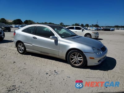 Czwarte zdjęcie samochodu z boku: 2002 MERCEDES-BENZ C 230K SPORT COUPE VIN:WDBRN47J92A292631 - miniatura