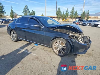 Czwarte zdjęcie samochodu z boku: 2018 MERCEDES-BENZ C 300 VIN:55SWF4JB6JU276488 - miniatura