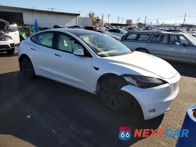 Czwarte zdjęcie samochodu z boku: 2024 TESLA MODEL 3 VIN:5YJ3E1EA2RF828801 - miniatura