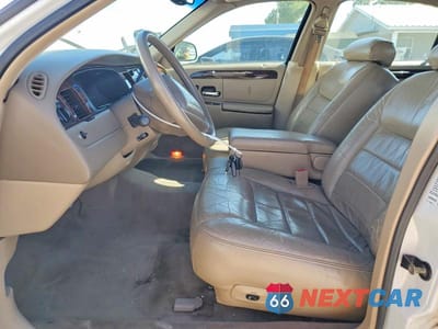 Zdjęcie 7 z 13 samochodu: 2000 LINCOLN TOWN CAR SIGNATURE VIN:1LNHM82W6YY887586 - miniatura