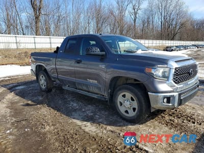 Czwarte zdjęcie samochodu z boku: 2018 TOYOTA TUNDRA DOUBLE CAB SR VIN:5TFUW5F13JX723931 - miniatura