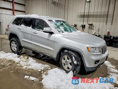 Czwarte zdjęcie samochodu z boku: 2012 JEEP GRAND CHEROKEE LAREDO VIN:1C4RJFAGXCC176463 - miniatura
