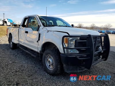 Czwarte zdjęcie samochodu z boku: 2022 FORD F350 SUPER DUTY VIN:1FT8X3BN7NEC27253 - miniatura