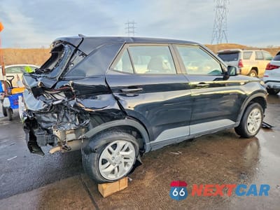 Trzecie zdjęcie samochodu z tyłu: 2022 HYUNDAI VENUE SE VIN:KMHRB8A30NU207332 - miniatura