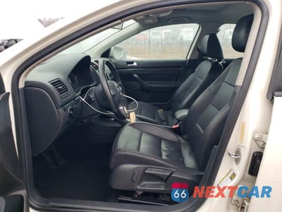 Zdjęcie 7 z 11 samochodu: 2010 VOLKSWAGEN JETTA WOLFSBURG VIN:3VWRA7AJ1AM100057 - miniatura