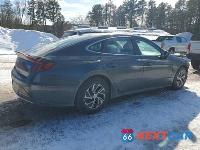 Trzecie zdjęcie samochodu z tyłu: 2021 HYUNDAI SONATA HYBRID VIN:KMHL24JJ5MA029379 - miniatura