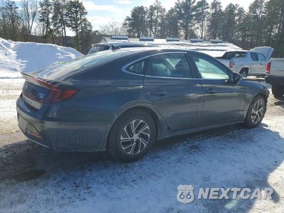 Trzecie zdjęcie samochodu z tyłu: 2021 HYUNDAI SONATA HYBRID BLUE VIN:KMHL24JJ5MA029379 - miniatura