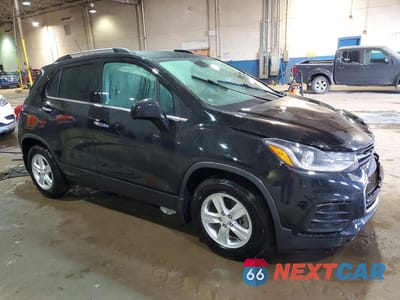 Czwarte zdjęcie samochodu z boku: 2018 CHEVROLET TRAX 1LT VIN:3GNCJLSB2JL315470 - miniatura