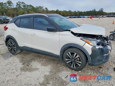Czwarte zdjęcie samochodu z boku: 2019 NISSAN KICKS SV VIN:3N1CP5CUXKL517397 - miniatura
