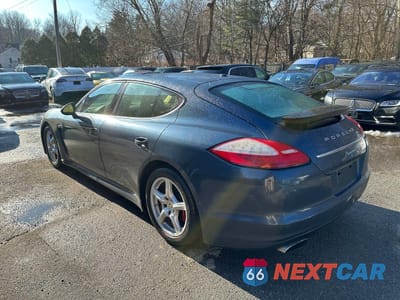 Trzecie zdjęcie samochodu z tyłu: 2013 PORSCHE PANAMERA 2 VIN:WP0AA2A77DL010215 - miniatura