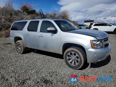 Czwarte zdjęcie samochodu z boku: 2012 CHEVROLET SUBURBAN K1500 LT VIN:1GNSKJE71CR294501 - miniatura