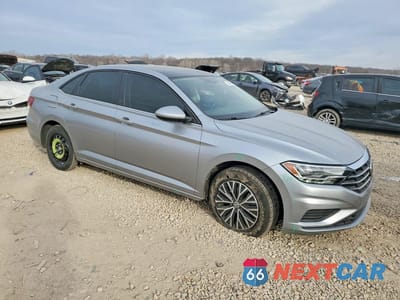Czwarte zdjęcie samochodu z boku: 2019 VOLKSWAGEN JETTA S VIN:3VWC57BU0KM260810 - miniatura