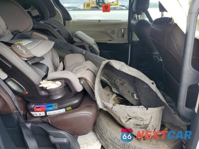 Zdjęcie 11 z 12 samochodu: 2022 TOYOTA SIENNA VIN:5TDESKFC5NS067856 - miniatura