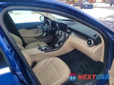 Piąte zdjęcie samochodu w środku: 2018 MERCEDES-BENZ C 300 4MATIC VIN:55SWF4KB2JU260741 - miniatura