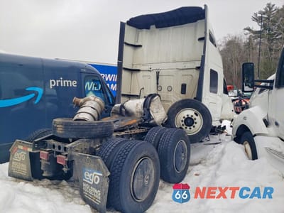Czwarte zdjęcie samochodu z boku: 2026 INTERNATIONAL LT62F SEMI TRUCK VIN:3HSDZAPR5TN748179 - miniatura