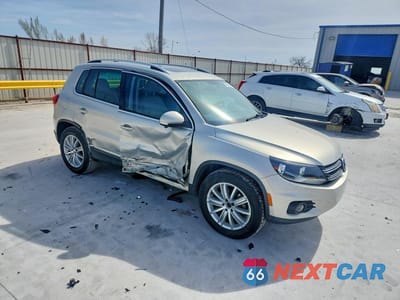 Czwarte zdjęcie samochodu z boku: 2013 VOLKSWAGEN TIGUAN S VIN:WVGAV3AXXDW587504 - miniatura