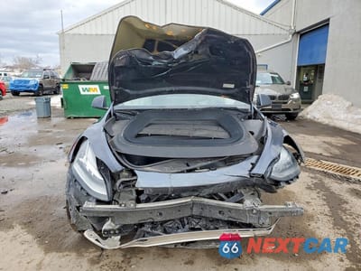 Piąte zdjęcie samochodu w środku: 2023 TESLA MODEL Y VIN:7SAYGDEE3PA032544 - miniatura