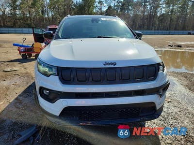 Piąte zdjęcie samochodu w środku: 2022 JEEP COMPASS LATITUDE VIN:3C4NJCBB8NT179854 - miniatura