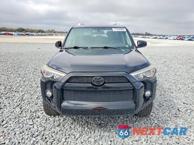 Piąte zdjęcie samochodu w środku: 2018 TOYOTA 4RUNNER SR5 VIN:JTEZU5JR2J5186906 - miniatura