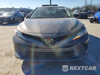 Piąte zdjęcie samochodu w środku: 2019 TOYOTA CAMRY L VIN:4T1B11HK8KU165710 - miniatura