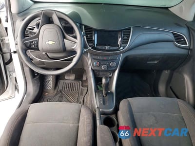 Zdjęcie 8 z 11 samochodu: 2019 CHEVROLET TRAX LS VIN:3GNCJKSB3KL379450 - miniatura