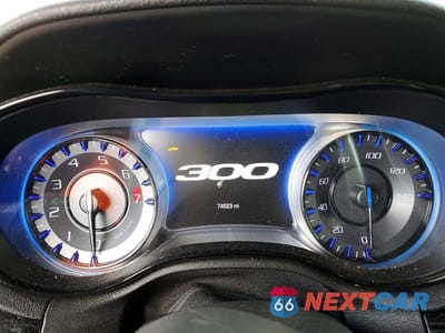 Zdjęcie 9 z 12 samochodu: 2017 CHRYSLER 300 S VIN:2C3CCABG2HH558481 - miniatura